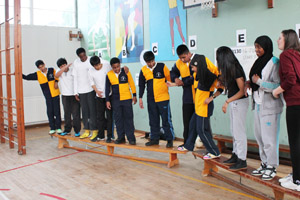  Year 9 students in Gym  - Teamwork