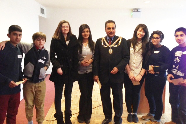  Year 9 winning team with the Mayor