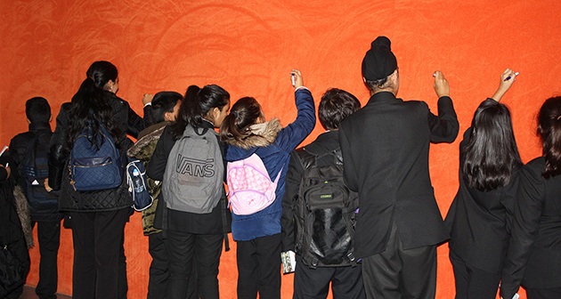  Nexus 7 signing the wall at the Tate Modern