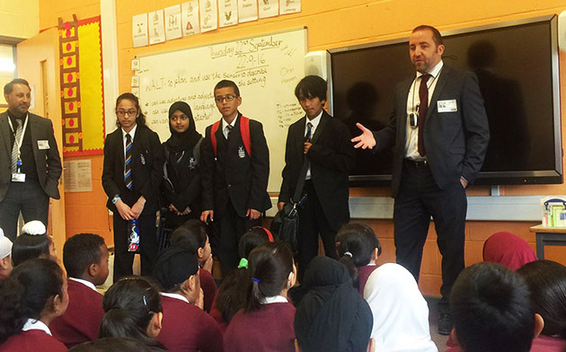  Mr Williams & Year 7 students at Featherstone Primary School