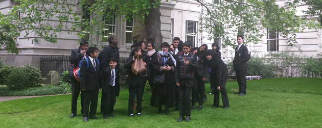 Nexus & students in Postman Park