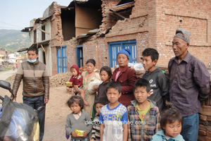  Families & ruined homes in Nepal