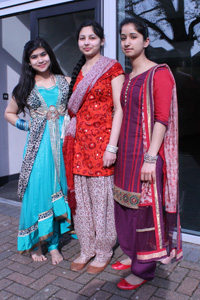  Jasleen (right) with fellow dancers)