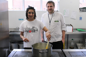  Kulwinder and Ryan preparing curry