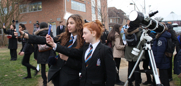  Students measure light levels & wind speed 