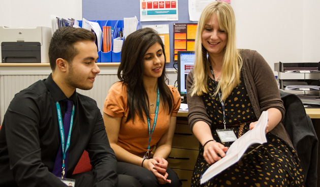  Careers Advisor Anne-Marie Laing (right) with students